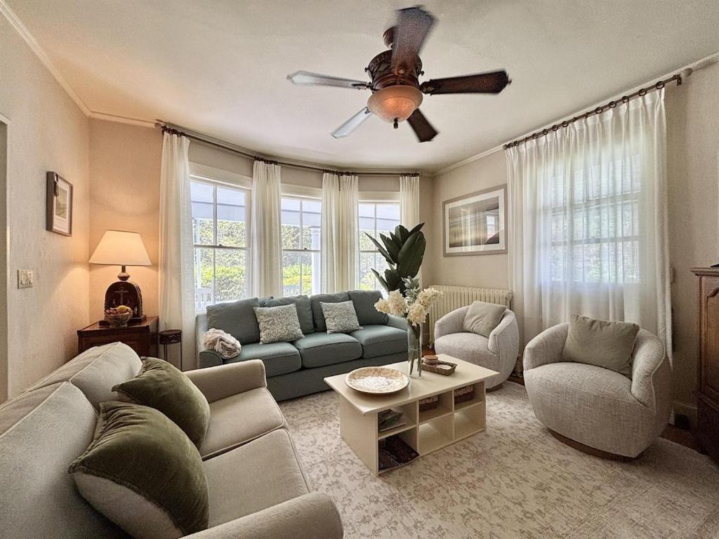 Big New England Family Home; walk to beach, shops - Image 6