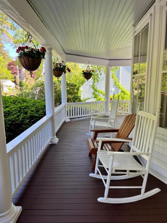 Big New England Family Home; walk to beach, shops - Image 5