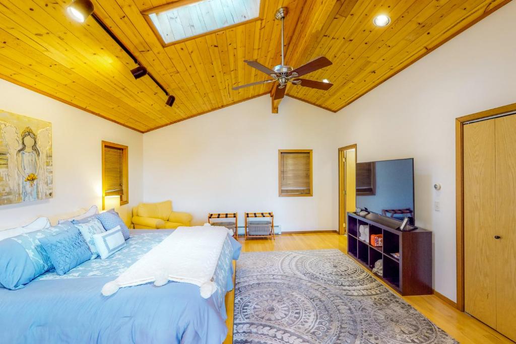 Autumn Hill Lakehouse - Image 5