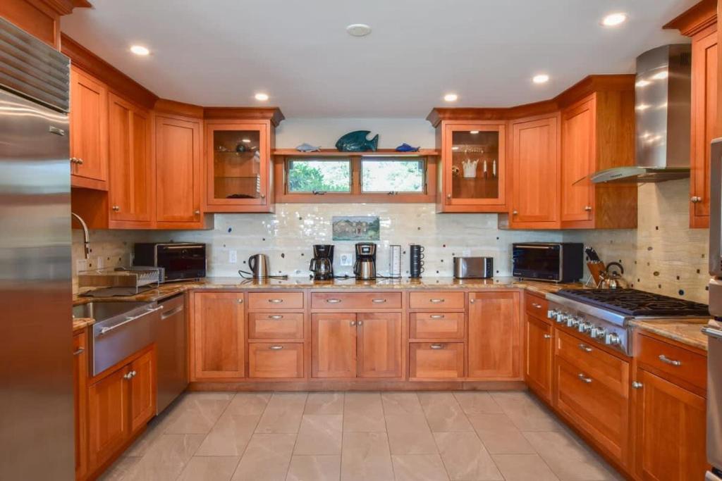 Water Views Heated Pool & Hot Tub - Image 5