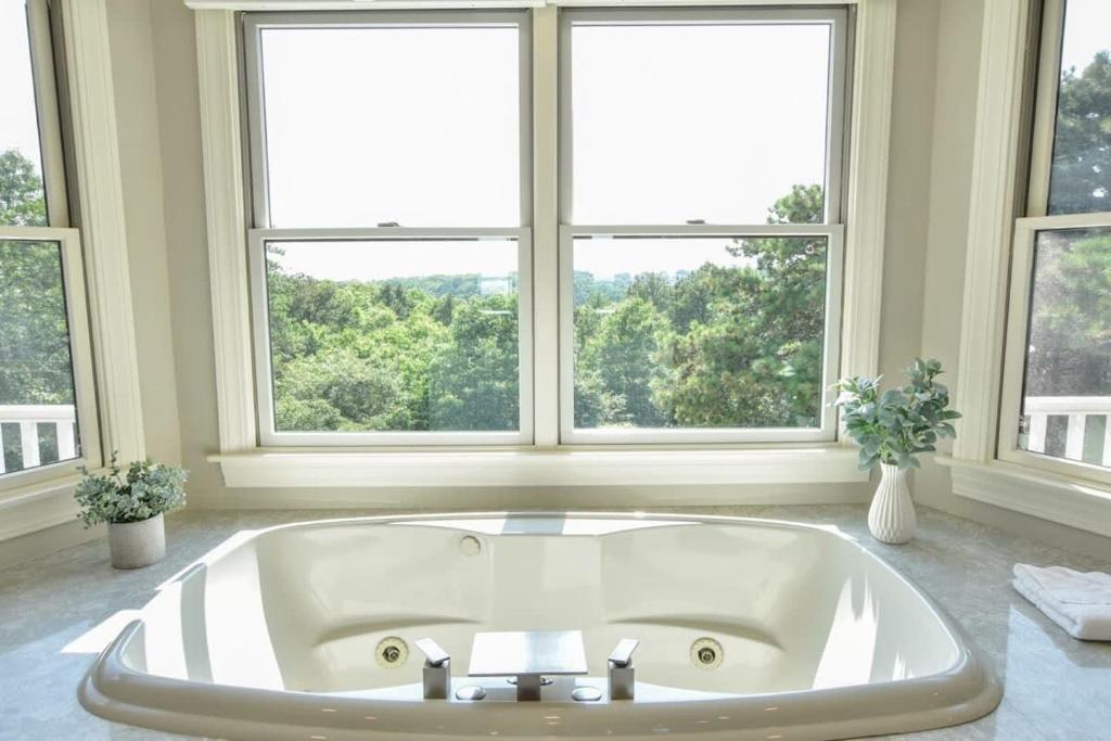 Water Views Heated Pool & Hot Tub