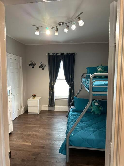 Spacious and Cozy- near T-station-Quiet Neighborhood! - Image 7