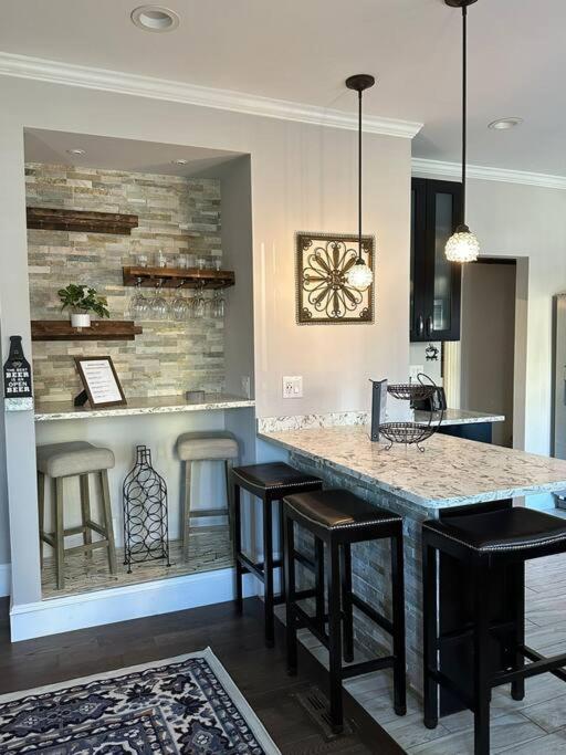 Spacious and Cozy- near T-station-Quiet Neighborhood! - Image 4