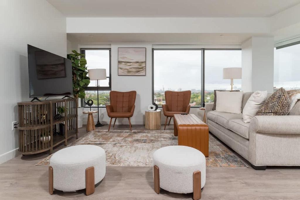 Central Penthouse Harvard MIT Spacious Gym & Work - Image 5