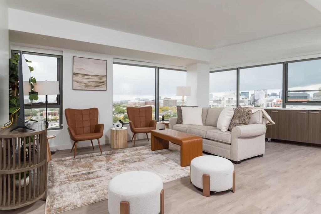 Central Penthouse Harvard MIT Spacious Gym & Work