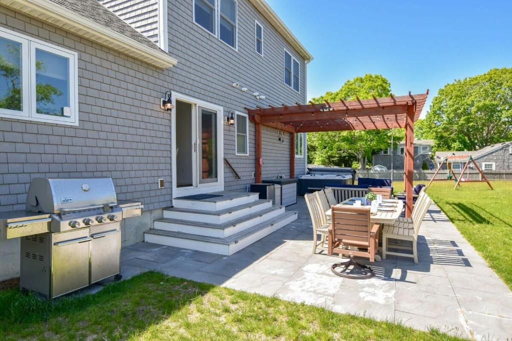 Stunningly Decorated Home with Hot Tub