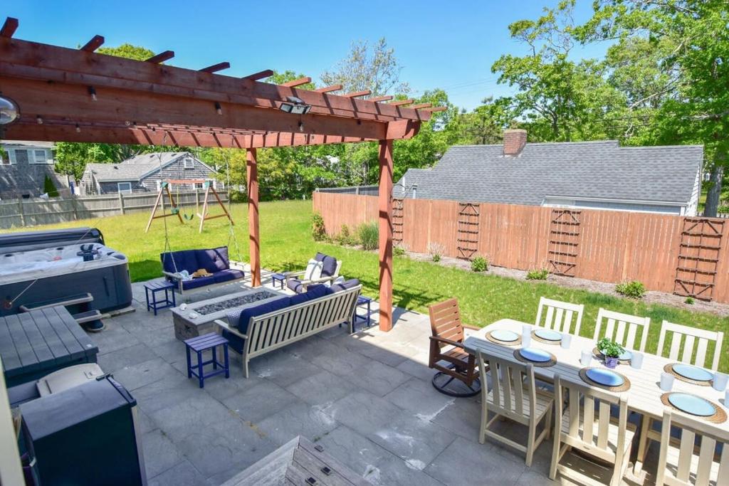 Stunningly Decorated Home with Hot Tub