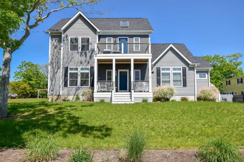Stunningly Decorated Home with Hot Tub - Image 7