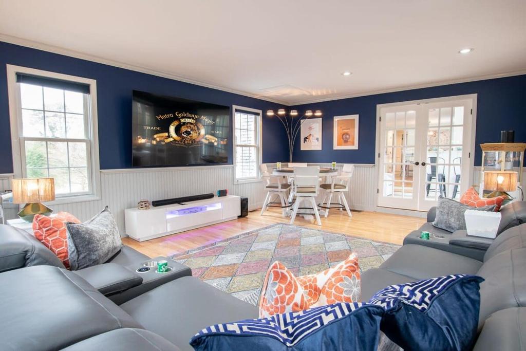 Stellar Home with Hot Tub & Movie Room