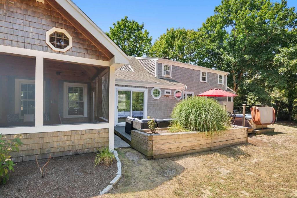 Hot Tub (Jacuzzi) - Photo 2