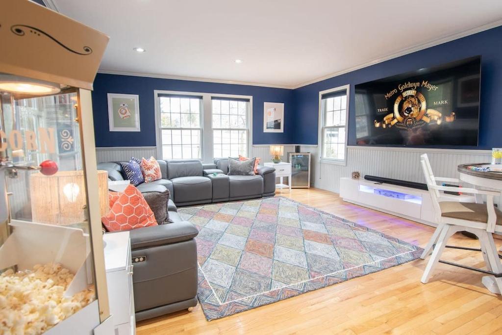 Stellar Home with Hot Tub & Movie Room - Image 6