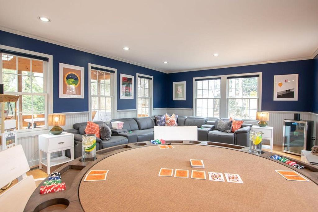 Stellar Home with Hot Tub & Movie Room - Image 8