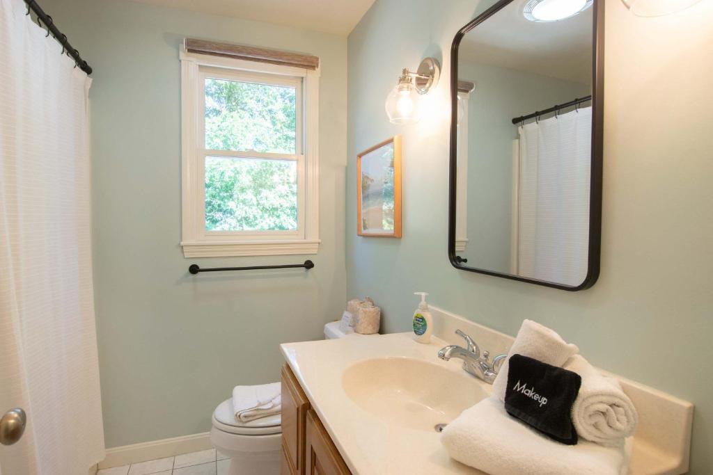 3000 Sq Ft Home with Hot Tub