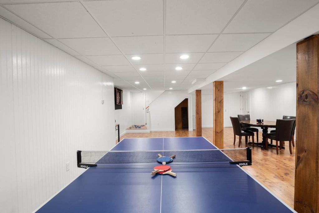 3000 Sq Ft Home with Hot Tub - Image 5