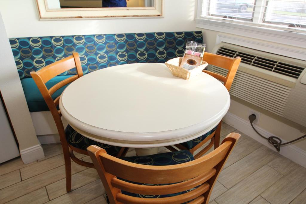 Ocean Club on Smuggler's Beach - Image 8