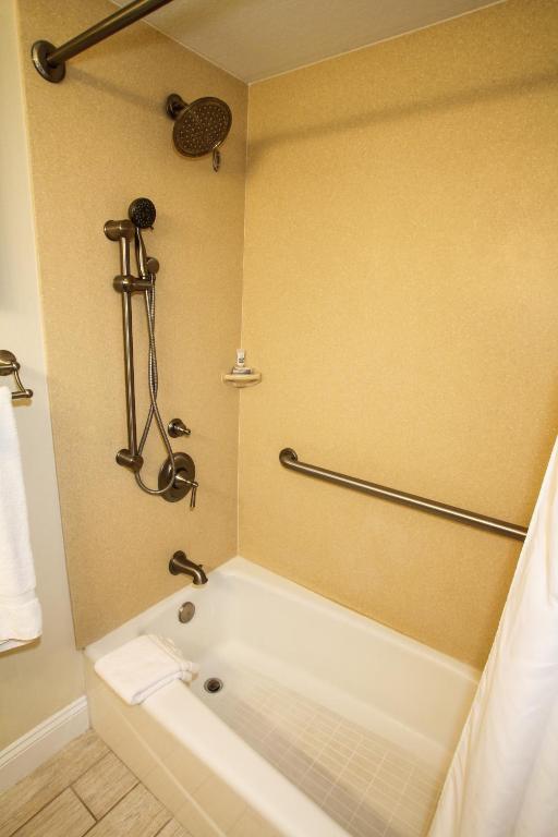 Hot Tub (Jacuzzi) - Photo 2