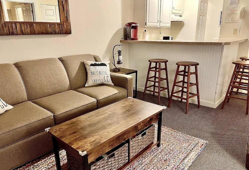 Ski On Off 1BR Suite 1st Flr Sleeps 4 Jiminy Peak - Image 5