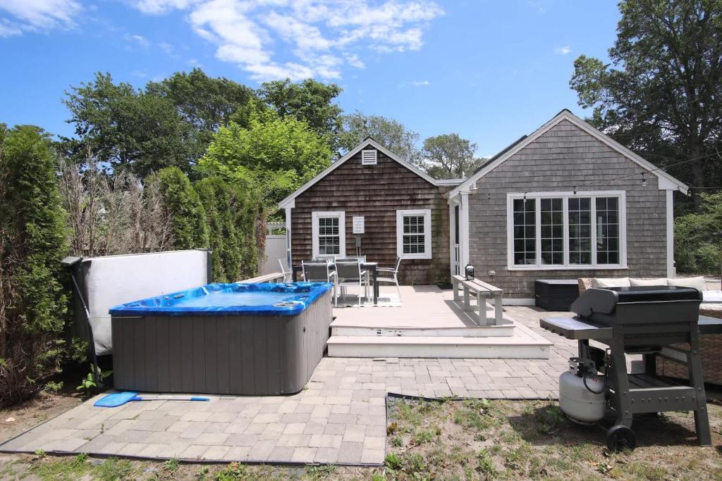 Hot Tub (Jacuzzi) - Photo 3