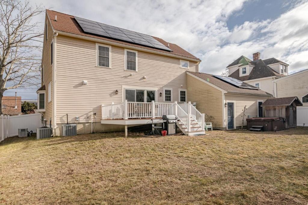 Seaside Solstice HOT TUB, SAUNA 4 Bedroom