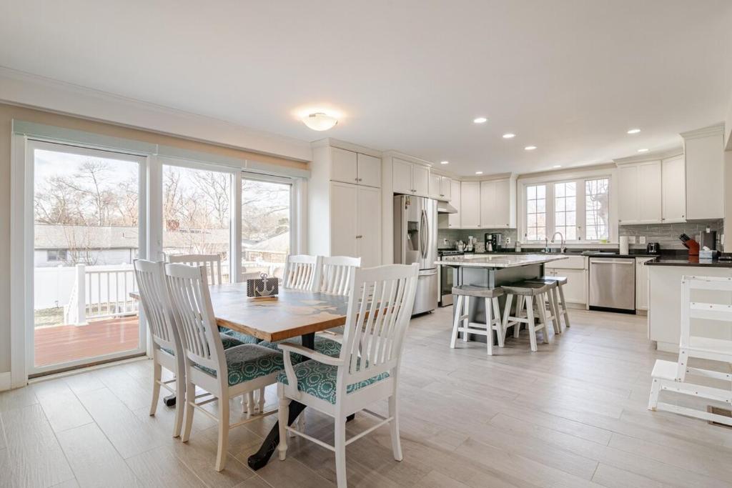 Seaside Solstice HOT TUB, SAUNA 4 Bedroom - Image 4