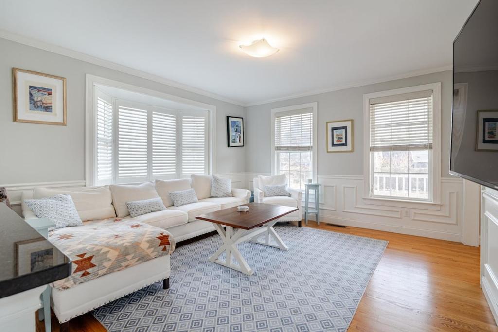 Seaside Solstice HOT TUB, SAUNA 4 Bedroom - Image 5