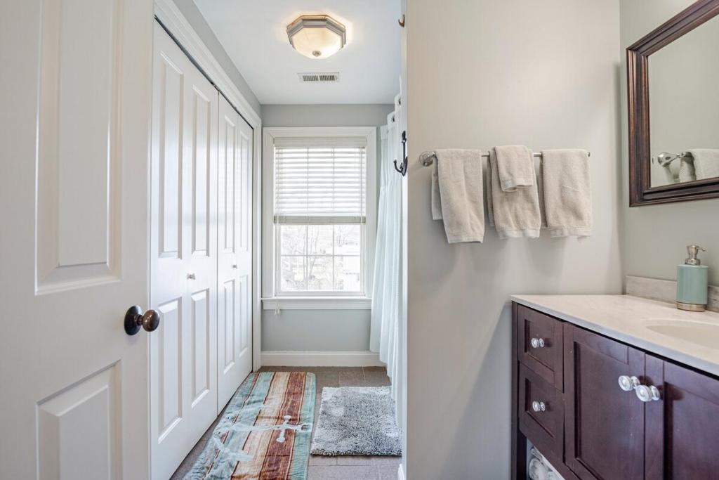 Seaside Solstice HOT TUB, SAUNA 4 Bedroom - Image 8