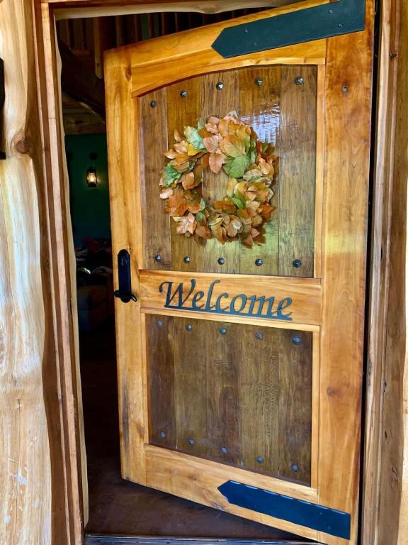 Stunning Log Cabin Getaway at The Hannu Haus - Image 4