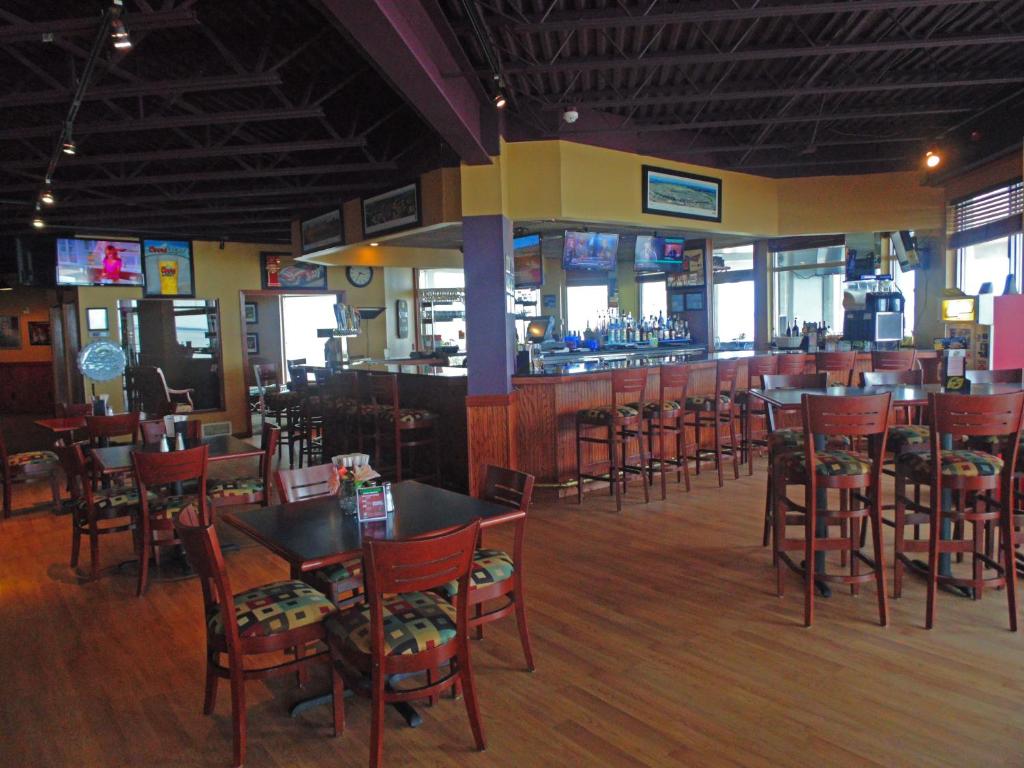 Lakeside Resort & Conference Center - Image 4