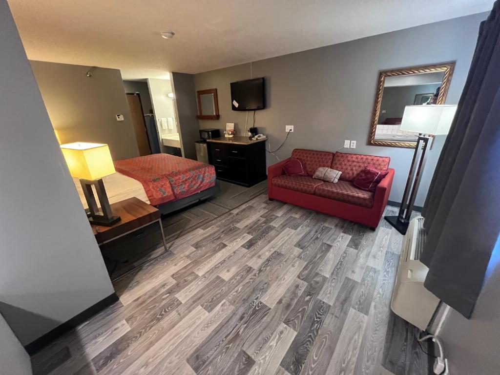 American Inn and Suites Ionia - Image 4