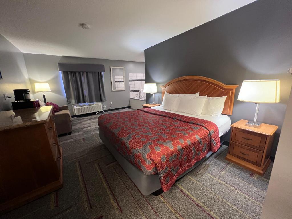 American Inn and Suites Ionia - Image 6