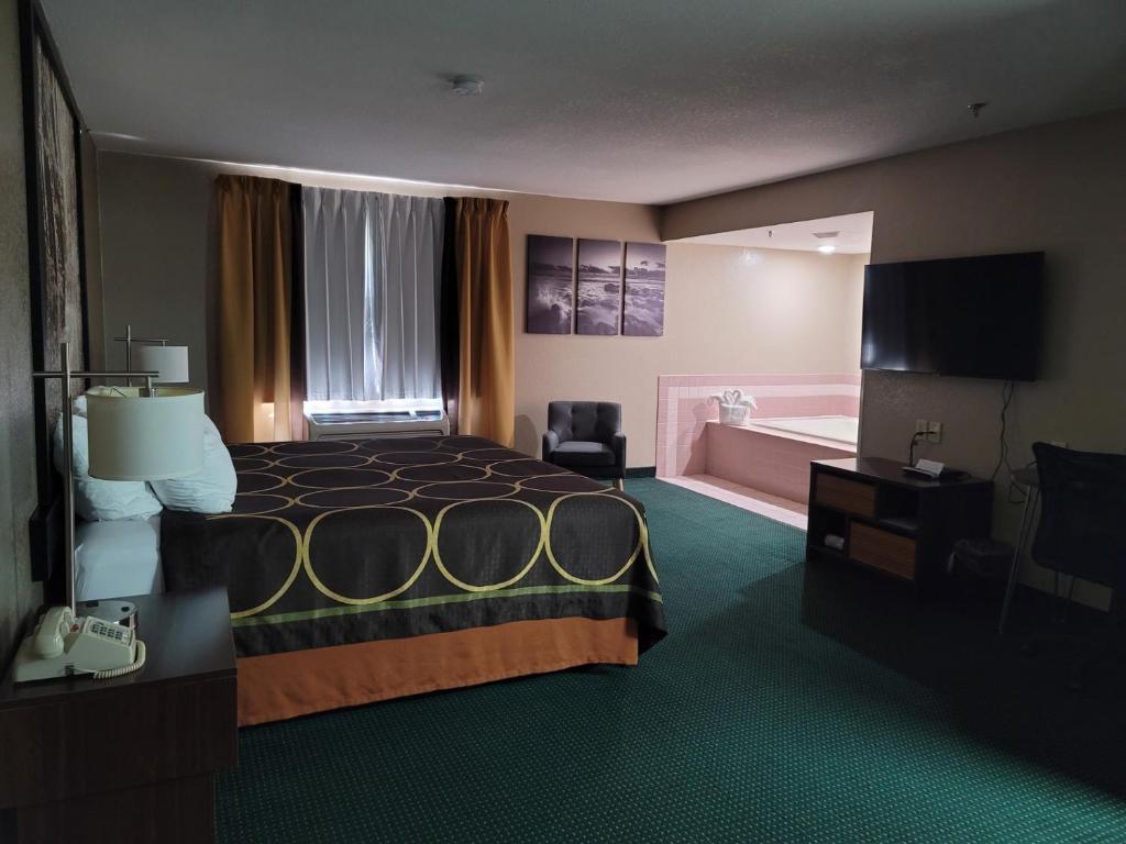 Hot Tub (Jacuzzi) - Photo 2