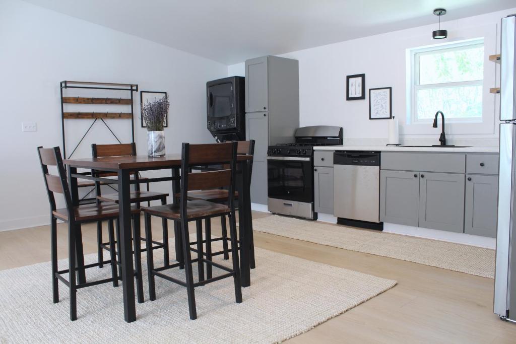 The Lake Barndominium - Image 4