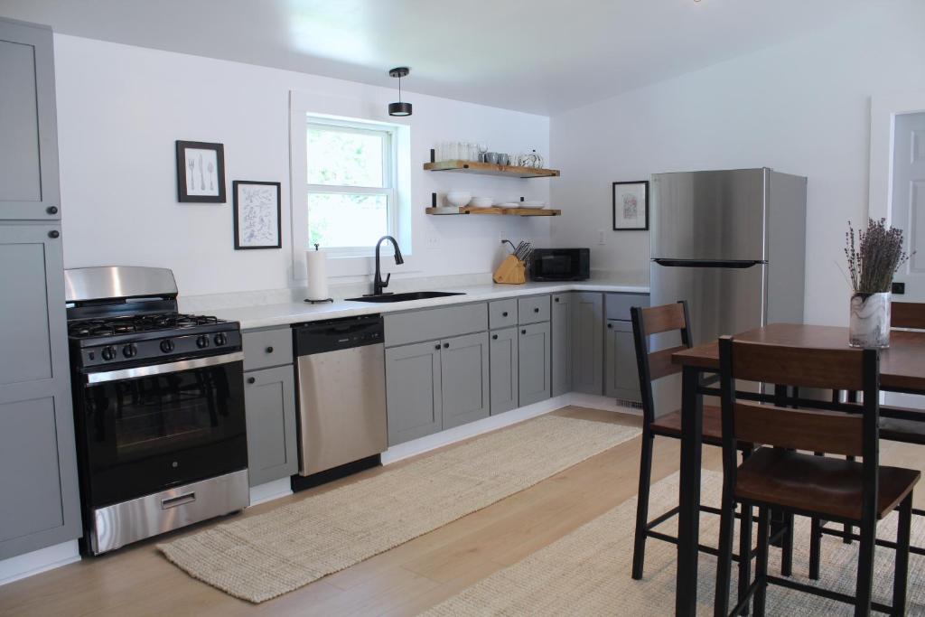 The Lake Barndominium - Image 8