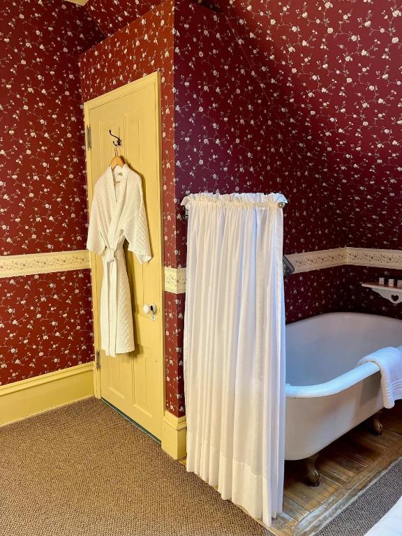 Hot Tub (Jacuzzi) - Photo 2