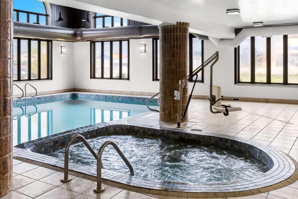 Hot Tub (Jacuzzi) - Photo 3