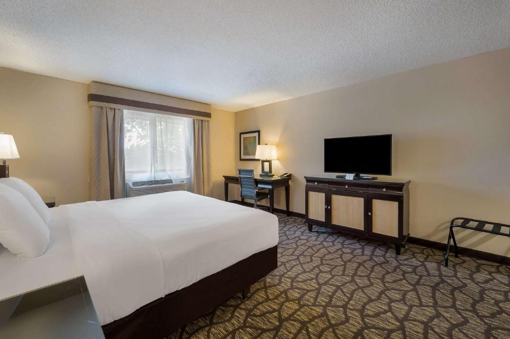 Best Western Detroit Livonia - Image 6
