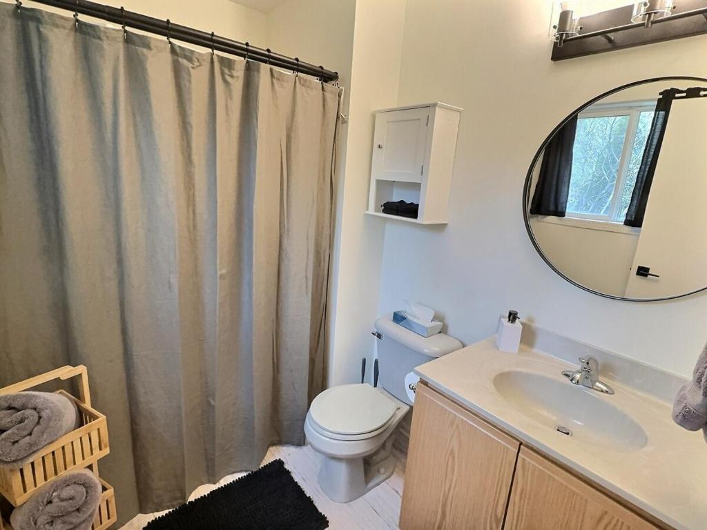 The Sawyer Hideaway - 3BR 2B with Hot Tub & Fire Pit - 5 mins to beach - Image 8