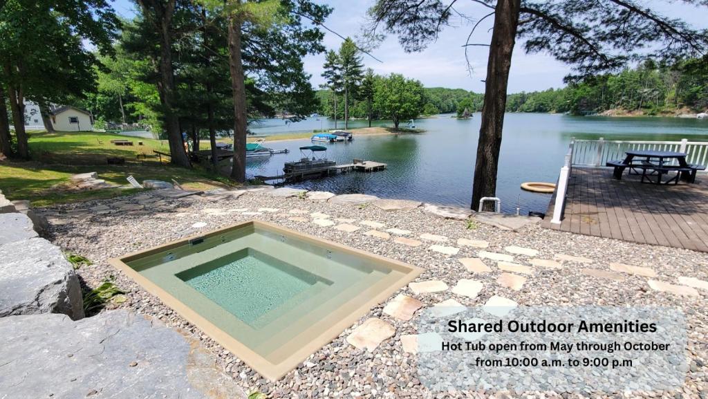 Hot Tub (Jacuzzi) - Photo 2