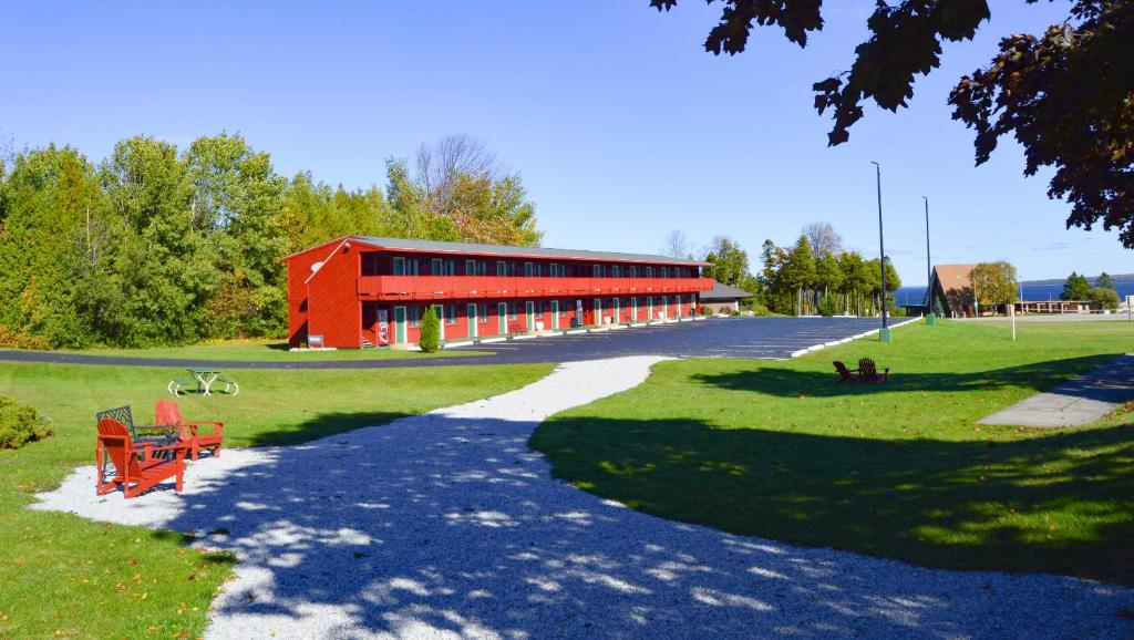 Cedar Hill Lodge - Image 6