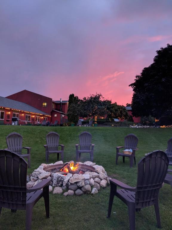 Cedar Hill Lodge - Image 7