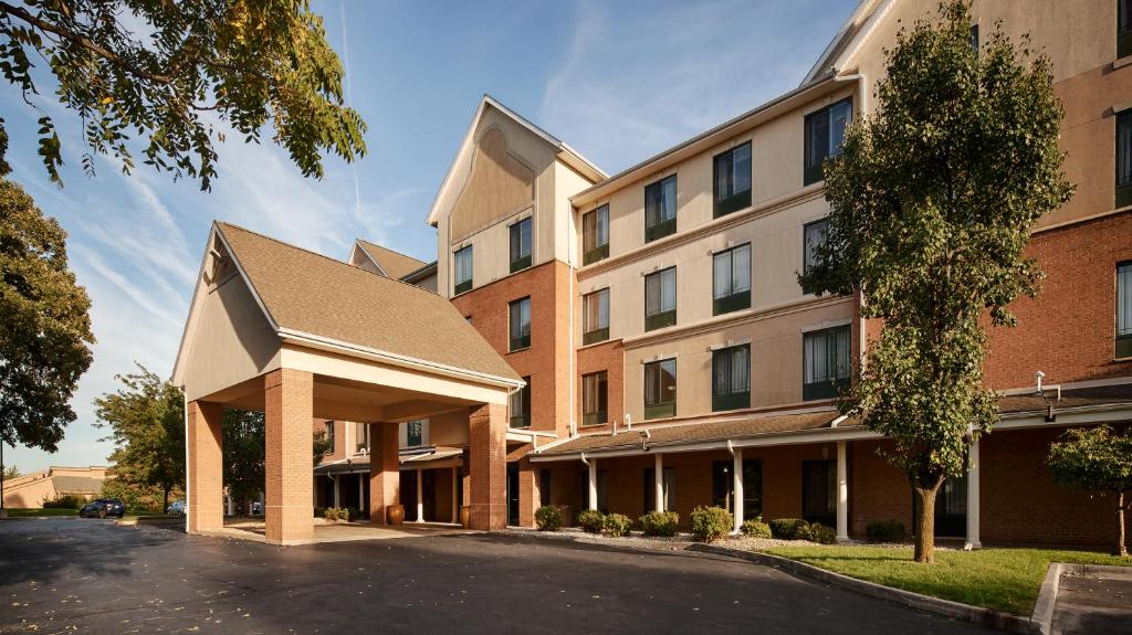 Best Western Plus Kalamazoo Suites - Image 7