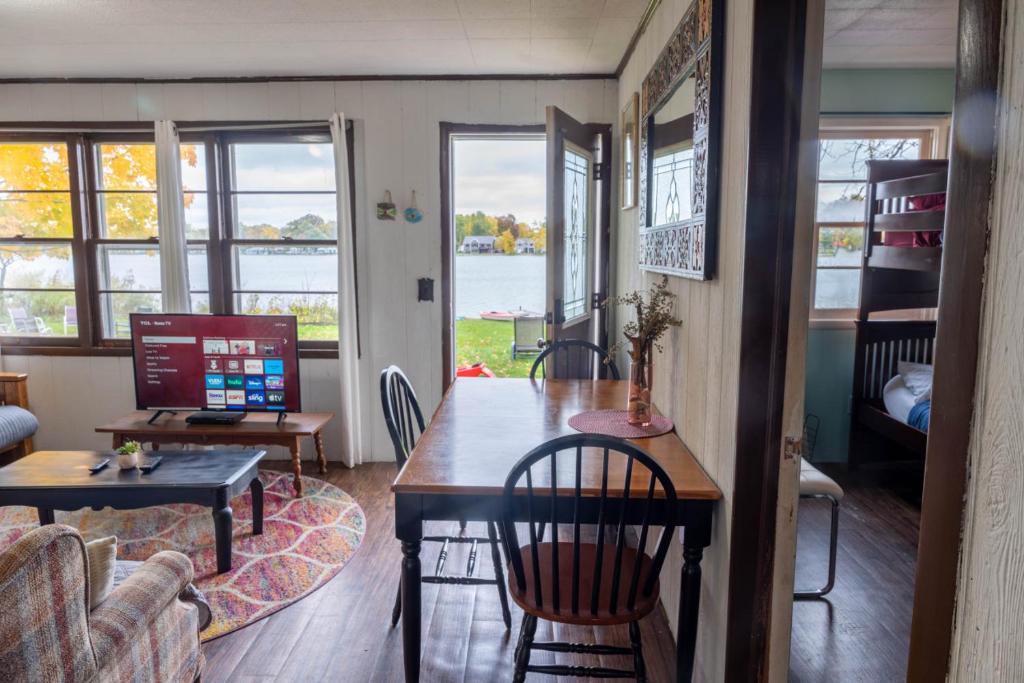 Campau Lake Sunshine cottage - Image 5