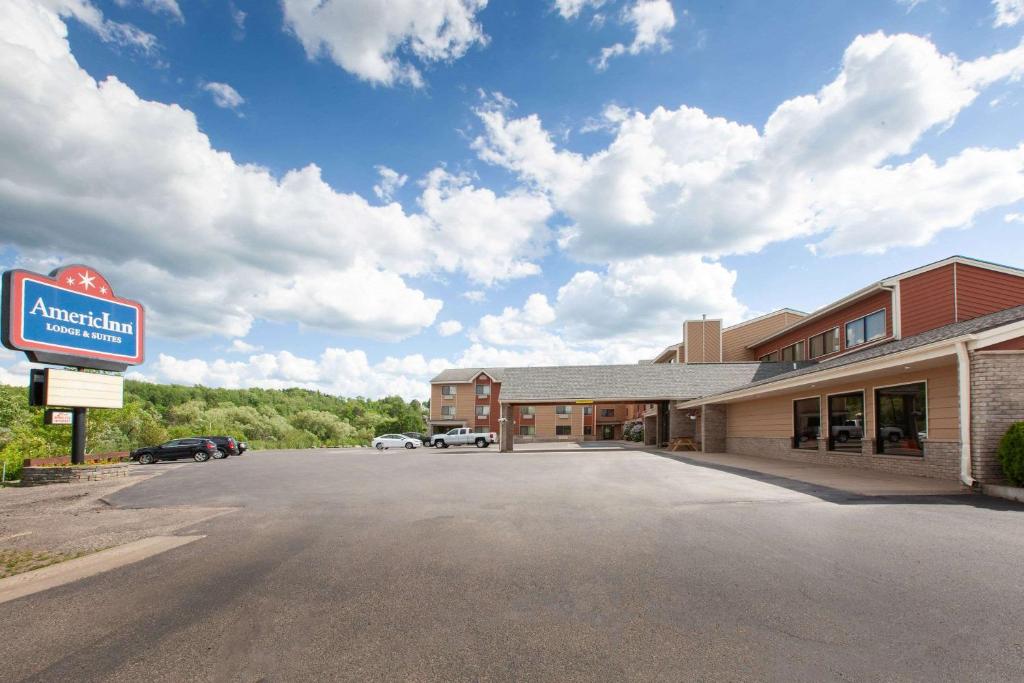 AmericInn by Wyndham Iron River - Image 4