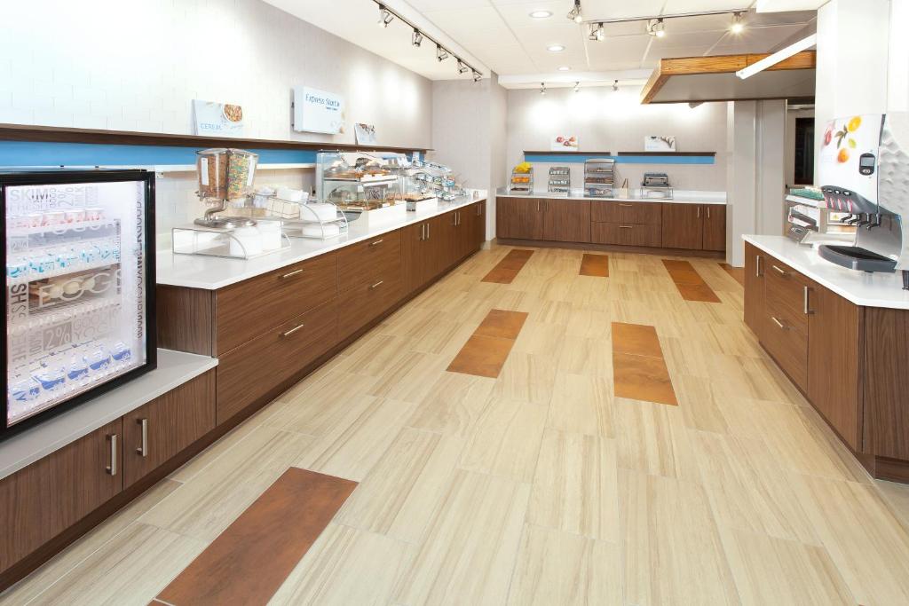 Holiday Inn Express & Suites - Sterling Heights-Detroit Area by IHG - Image 5