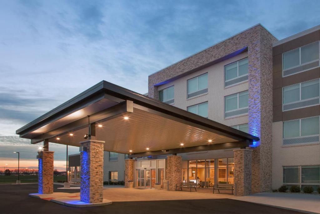 Holiday Inn Express & Suites - Sterling Heights-Detroit Area by IHG - Image 7