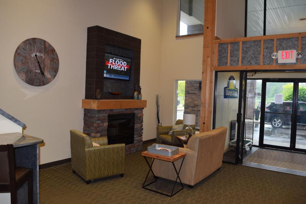 Days Inn by Wyndham Cadillac - Image 6