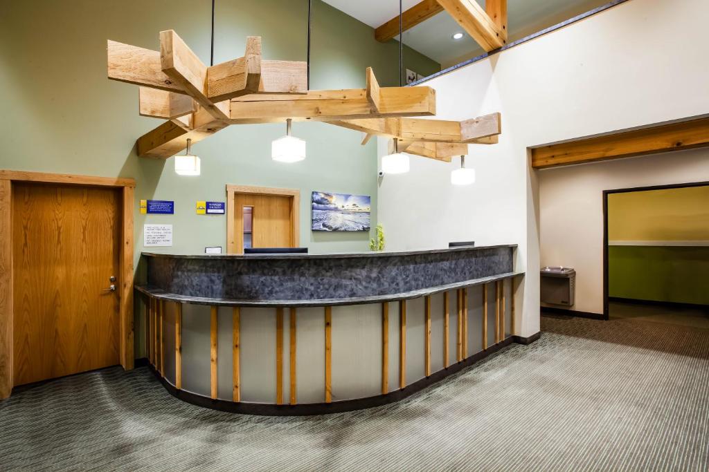 Days Inn by Wyndham Cadillac - Image 7