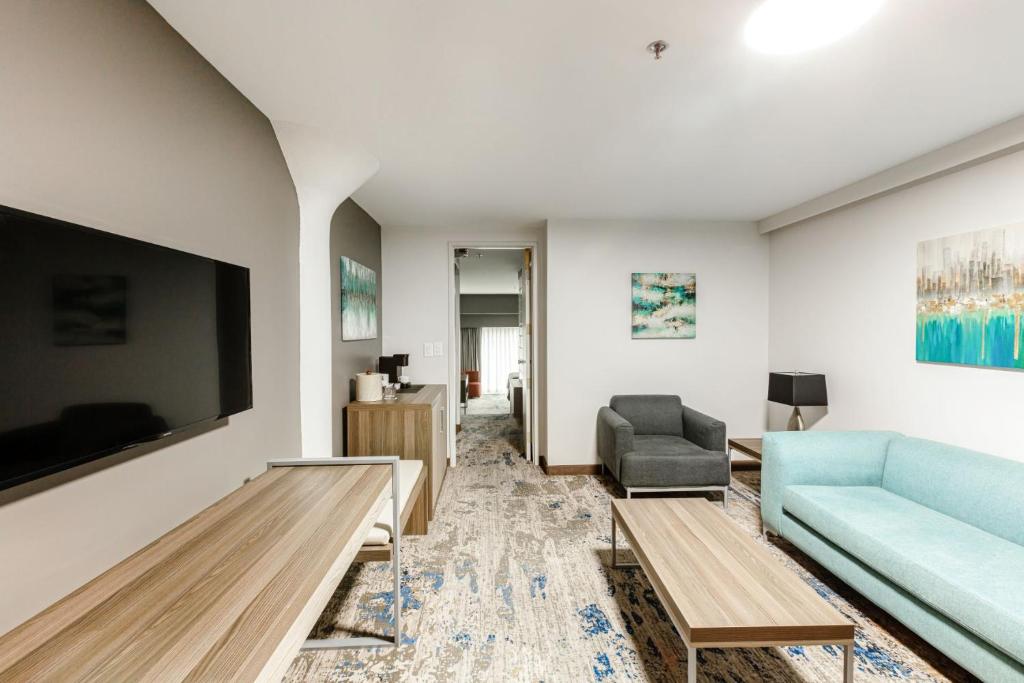 Atheneum Suite Hotel - Image 8