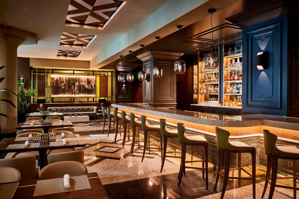 Atheneum Suite Hotel - Image 7