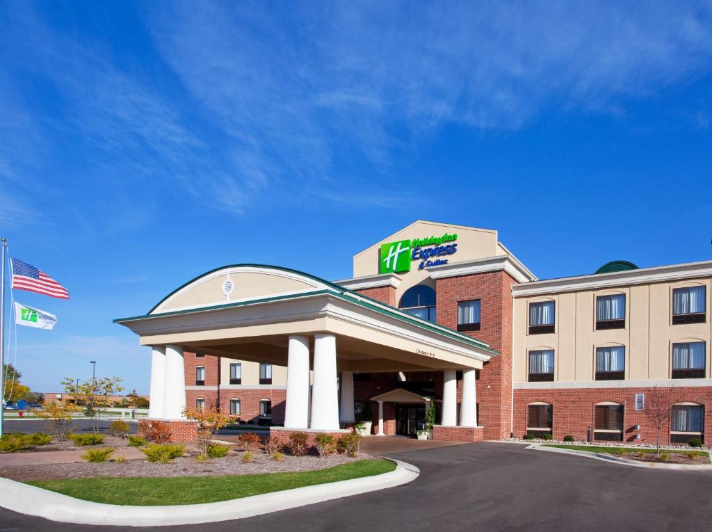Holiday Inn Express Hotel & Suites Bay City by IHG - Image 7